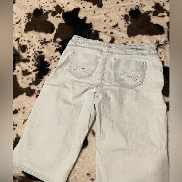 Women’s Capri - Picture 1 of 2